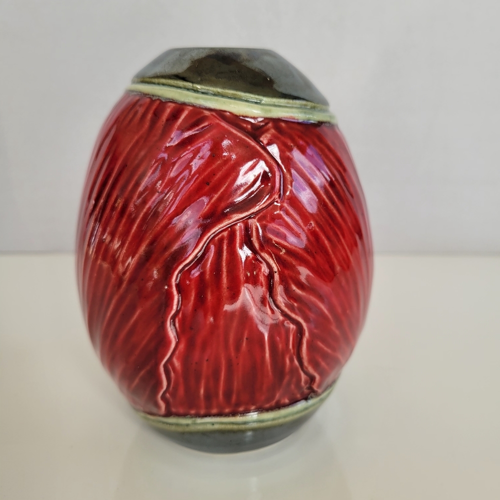 Studio Pottery Poppy Promise Small Vase Red - Picture 3 of 9